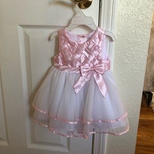 Elegant dress with pearls